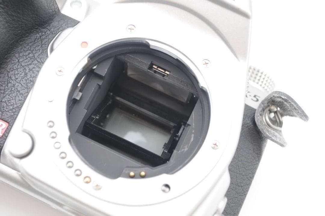 Shutter Count: 7239 Pcs PENTAX K-5 Premium Silver Edition