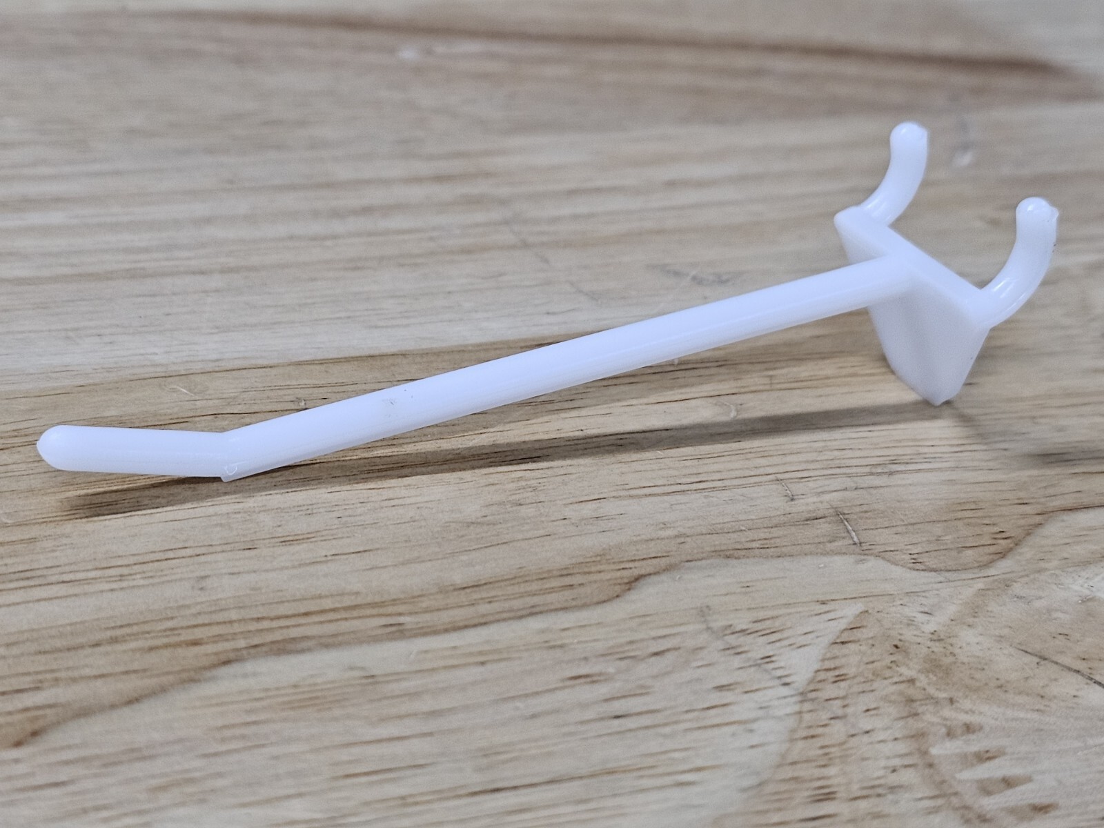 4 Inch White Plastic Pegboard Hooks For 1/8'" & 1/4" Pegboards (1000 Pcs)