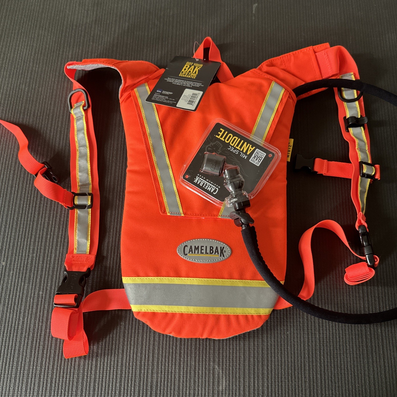 Camelback HIVIS Hydration Pack 2L New With Tags Complete Orange / Reflective