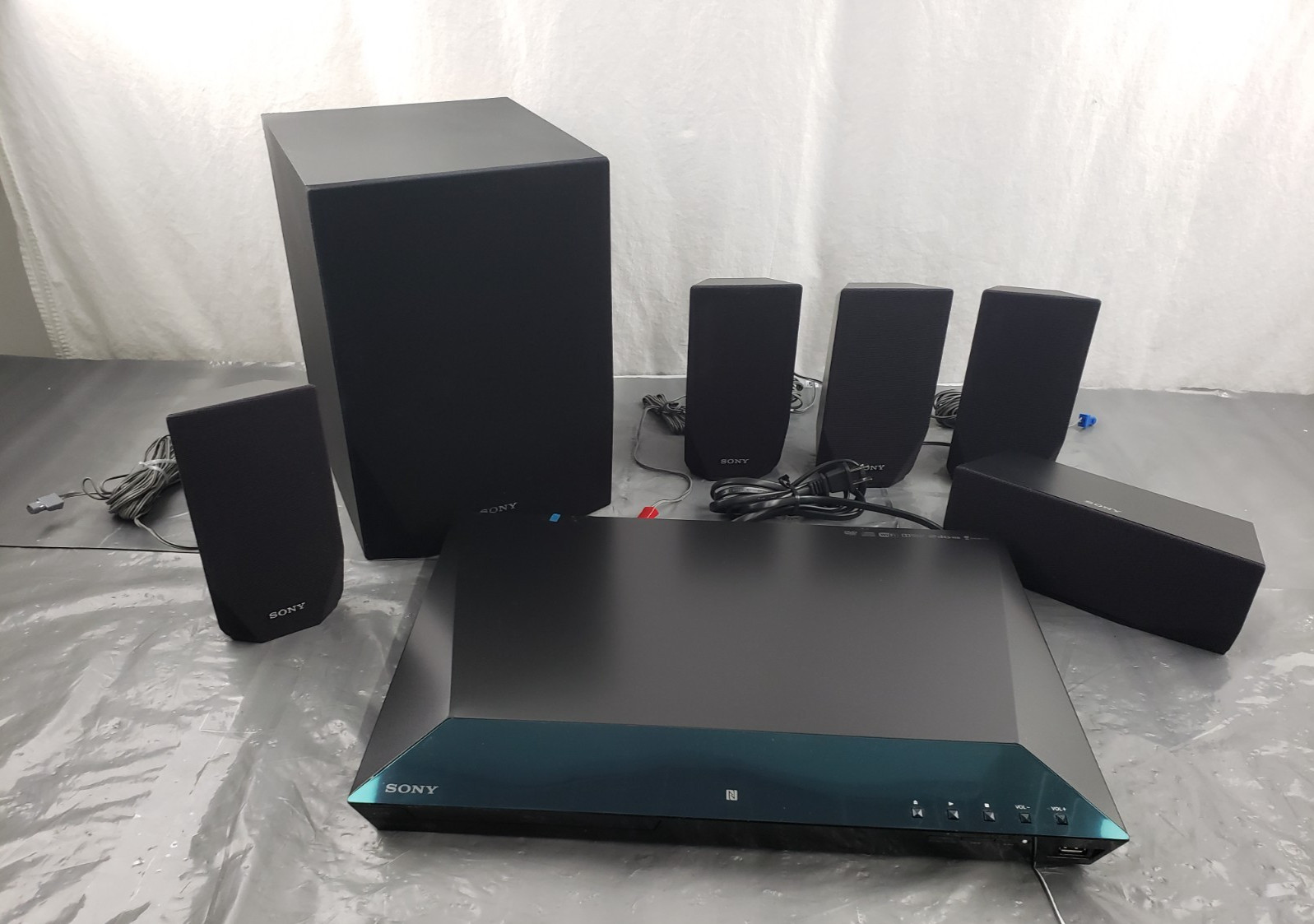 SONY Blue-ray Disc DVD 5.1 Channel Home Theater System BDV-E2100 Surround Sound