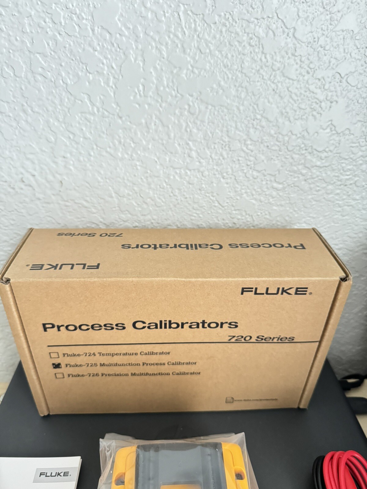 FLUKE 725 Multifunction Process Calibrator W / Leads/ BOX CAL 2023