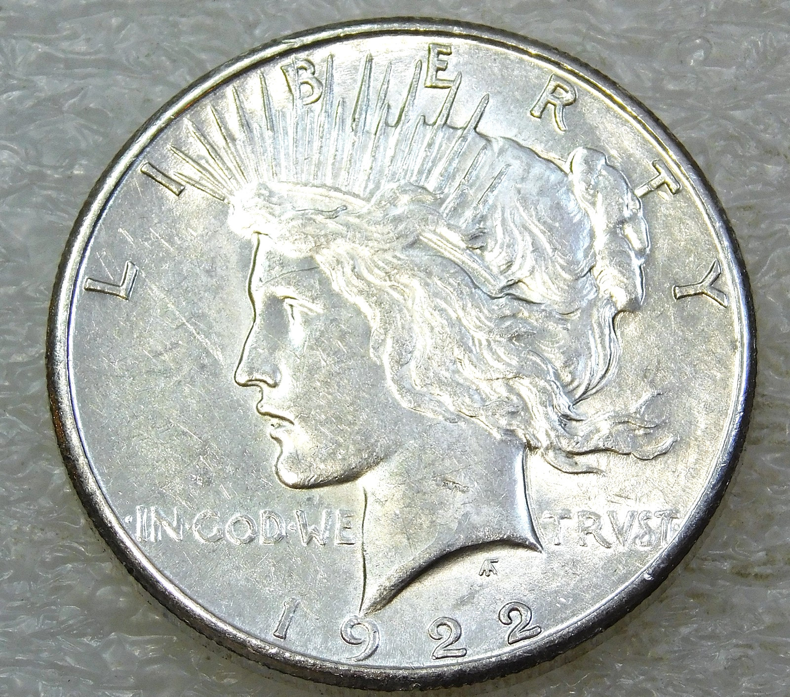 1922-S Peace Silver Dollar AU/BU Frosty luster in saflip #B346