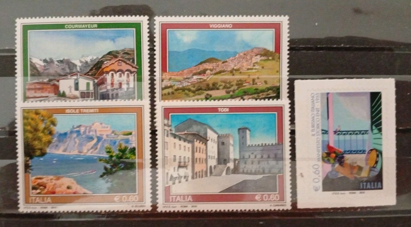 AP126 - ITALY 2010 - tourist series + MNH poster