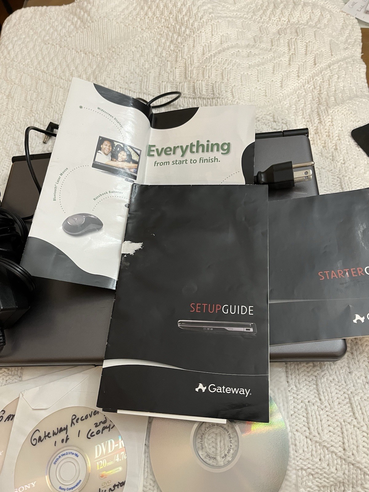 Gateway Laptop Vista Booklets, Original Operating Disc , Cord, Charger