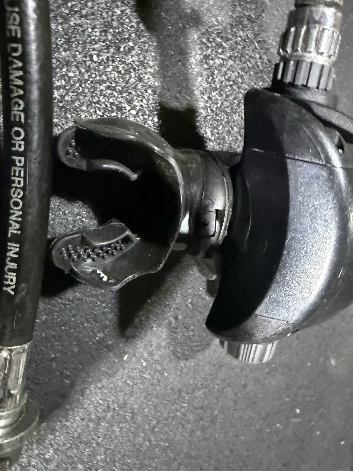 SCUBAPRO REGULATOR S600 first stage regulator and aeris pressure gauge untested