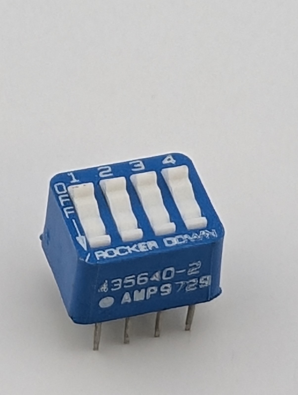 AMP SPST 4 Position Dip Switch 3 Pack