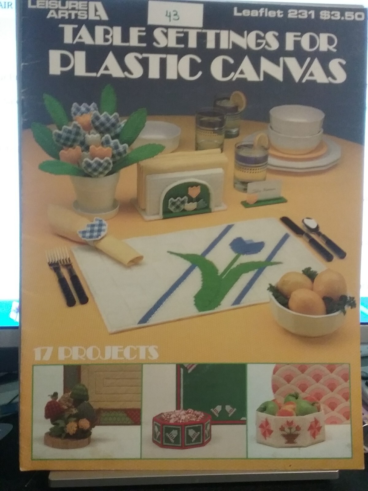 LEISURE ARTS TABLE SETTINGS FOR PLASTIC CANVAS PATTERN LEAFLET #131 ©1982