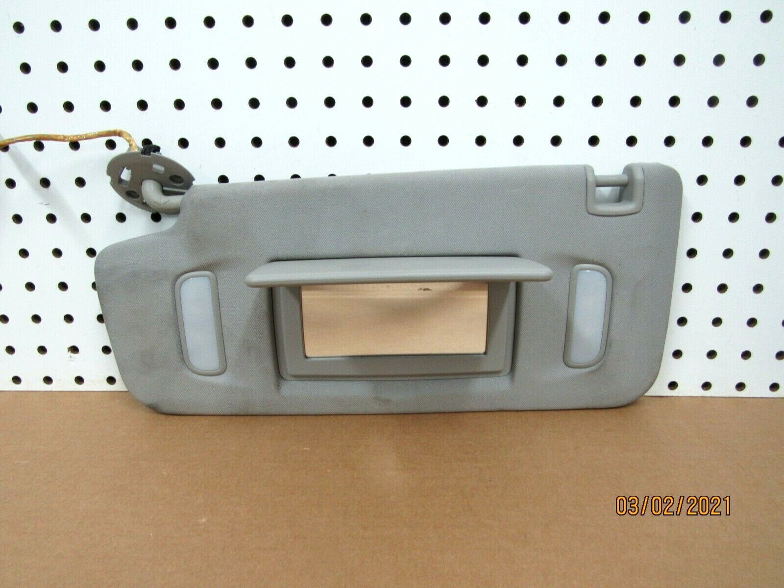 09 10 11 12 13 14 15 16 17 Chevrolet Travers Left Driver Side Sun Visor OEM