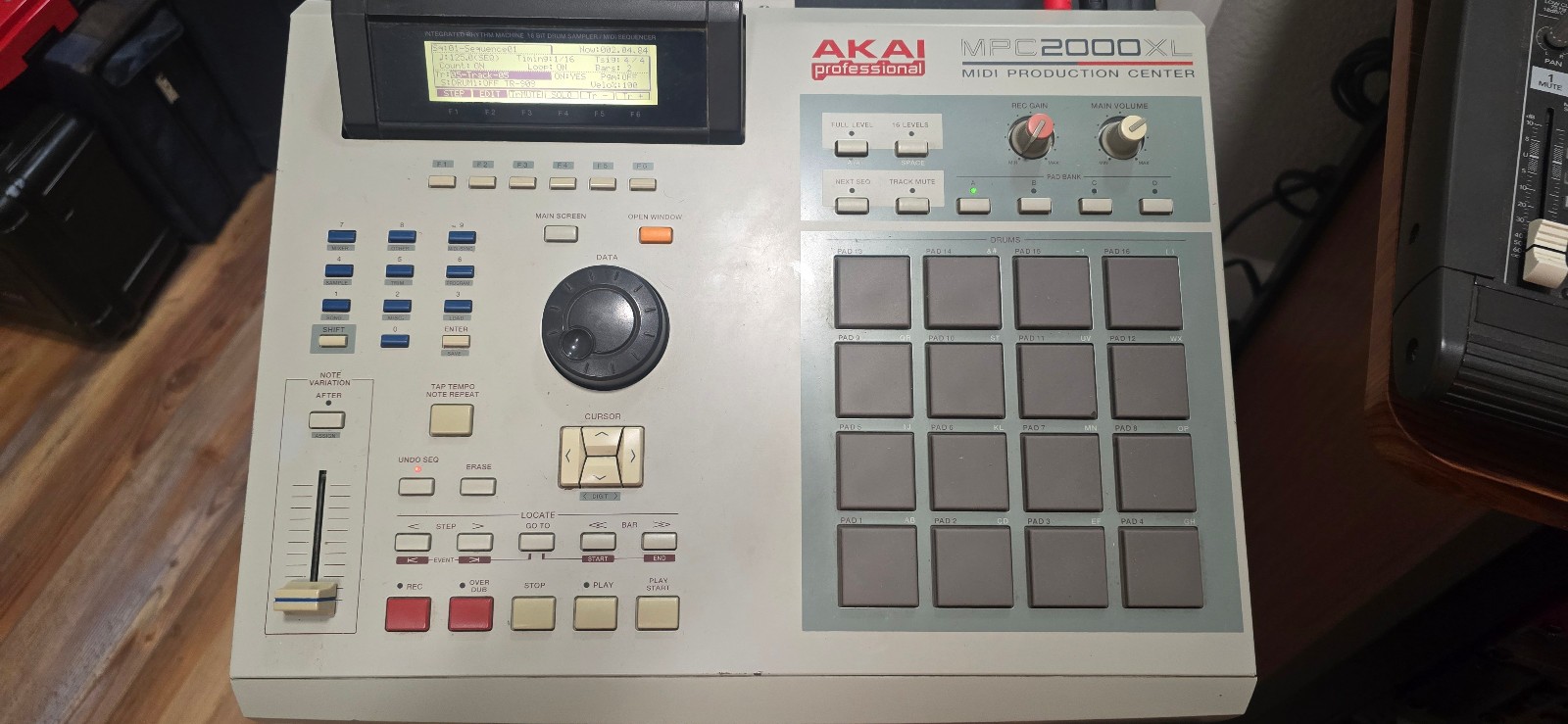 AKAI MPC 2000XL