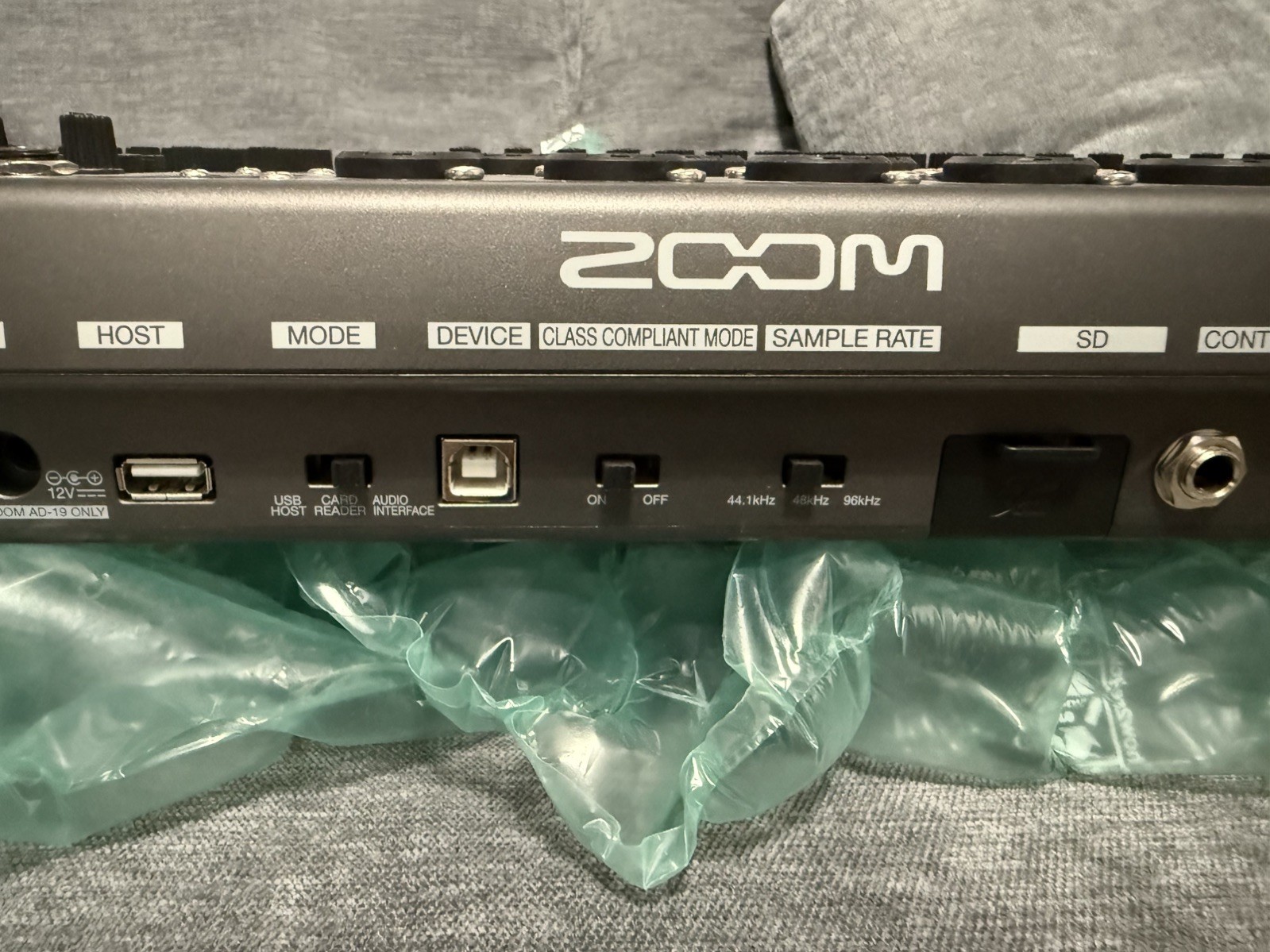 Zoom LiveTrak L-20 20-Channel Digital Mixer and Recorder