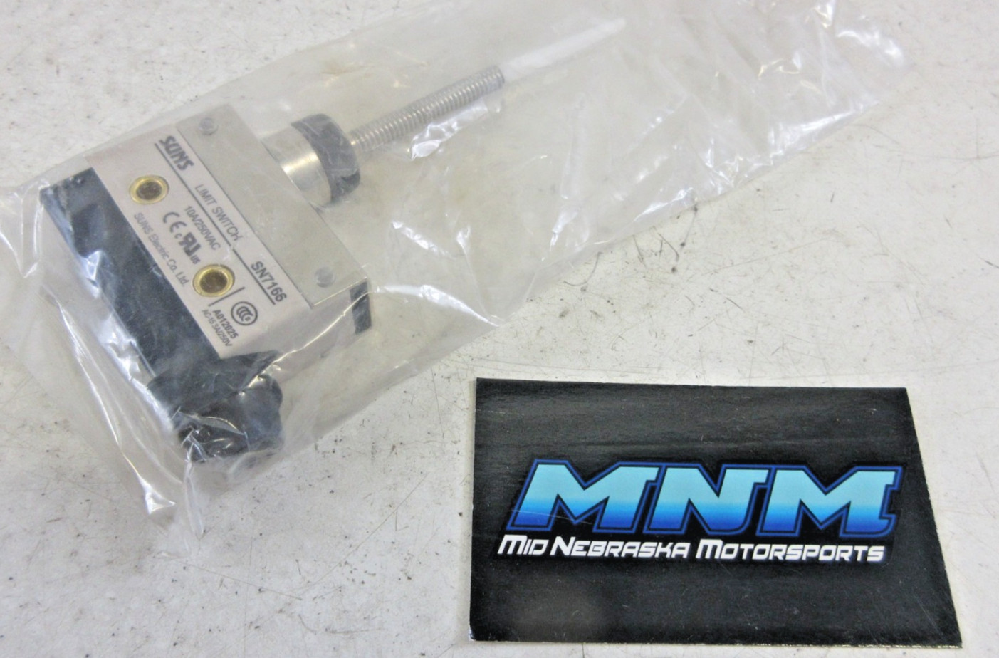 Suns SN7166 Mini Enclosed Limit Switch Wobble Stick 10A-250 VAC *NEW