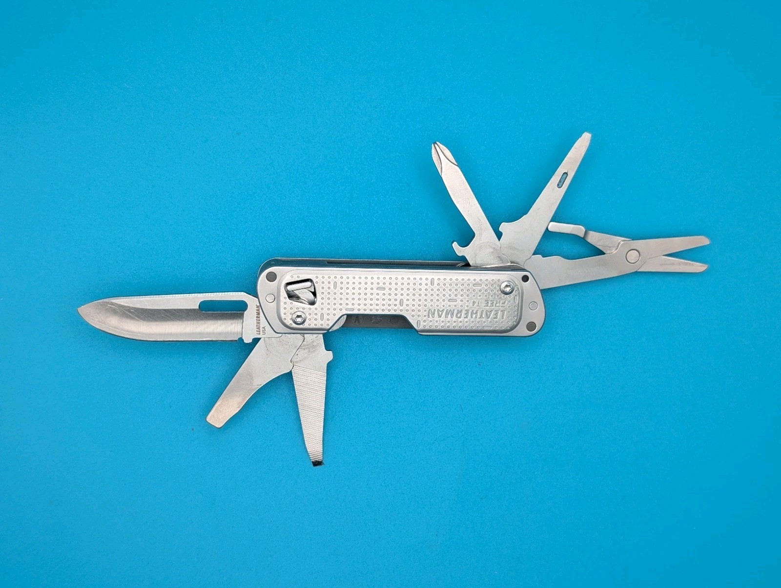 Leatherman FREE T4 Pocket Knife Multi-tool! Silver! RETIRED! USED! *WORN BLADE*