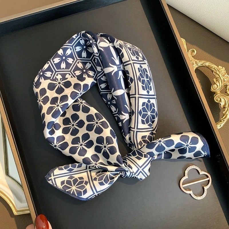 100% Mulberry Silk 20'' Small Scarf Women Neckerchief Wrap Bandana Blue Flowers
