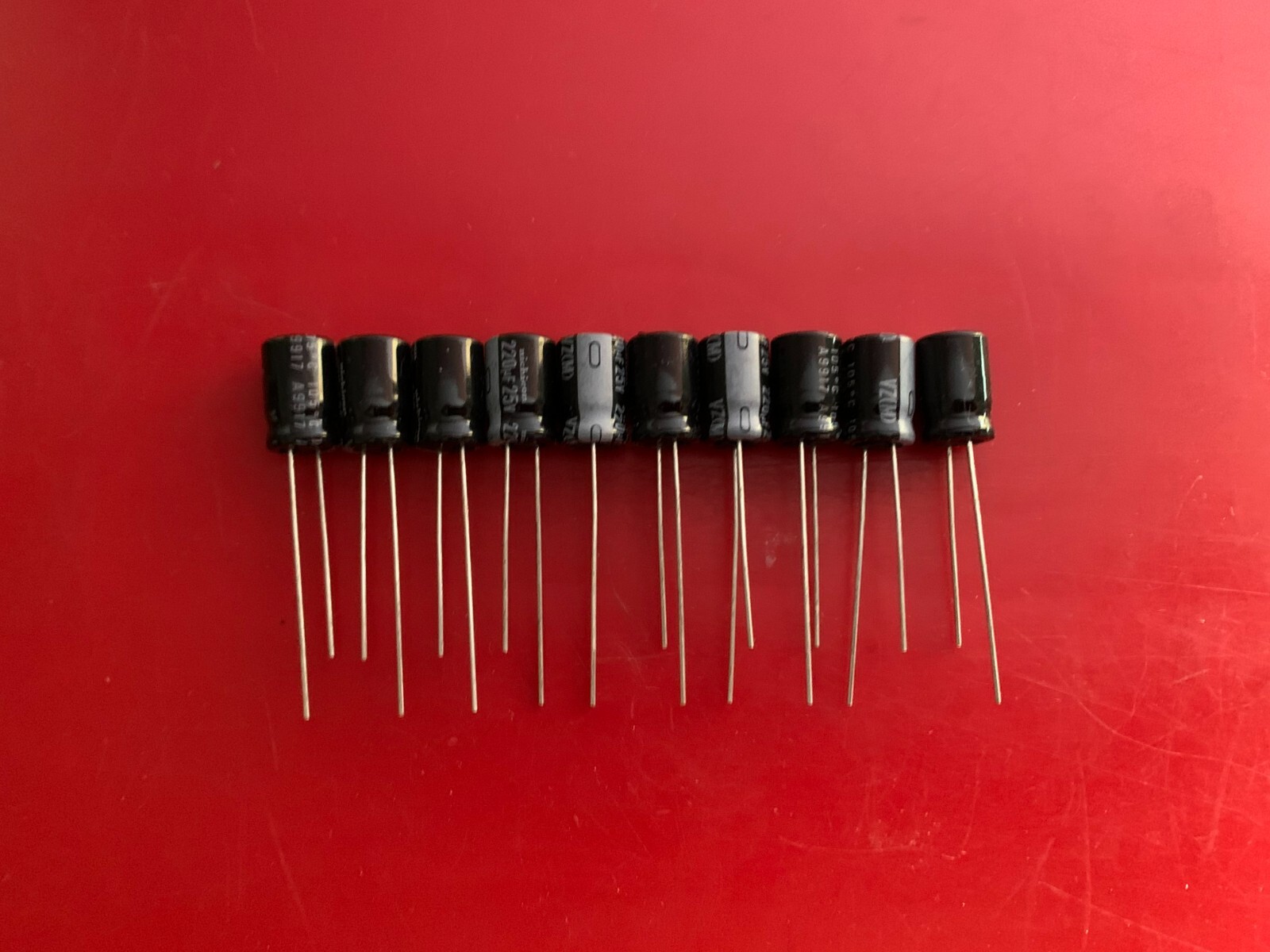 10x UVZ1E221MPH NICHICON CAPACITOR ALUMINUM 220UF 25V 20% 8x11.5 105' RADIAL
