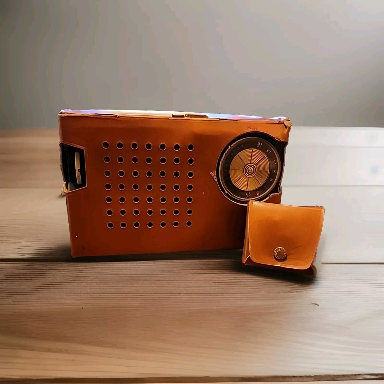 GE General Electric Vintage P-807H AM PORTABLE RADIO W/EARBUD, Leather CaseRARE.