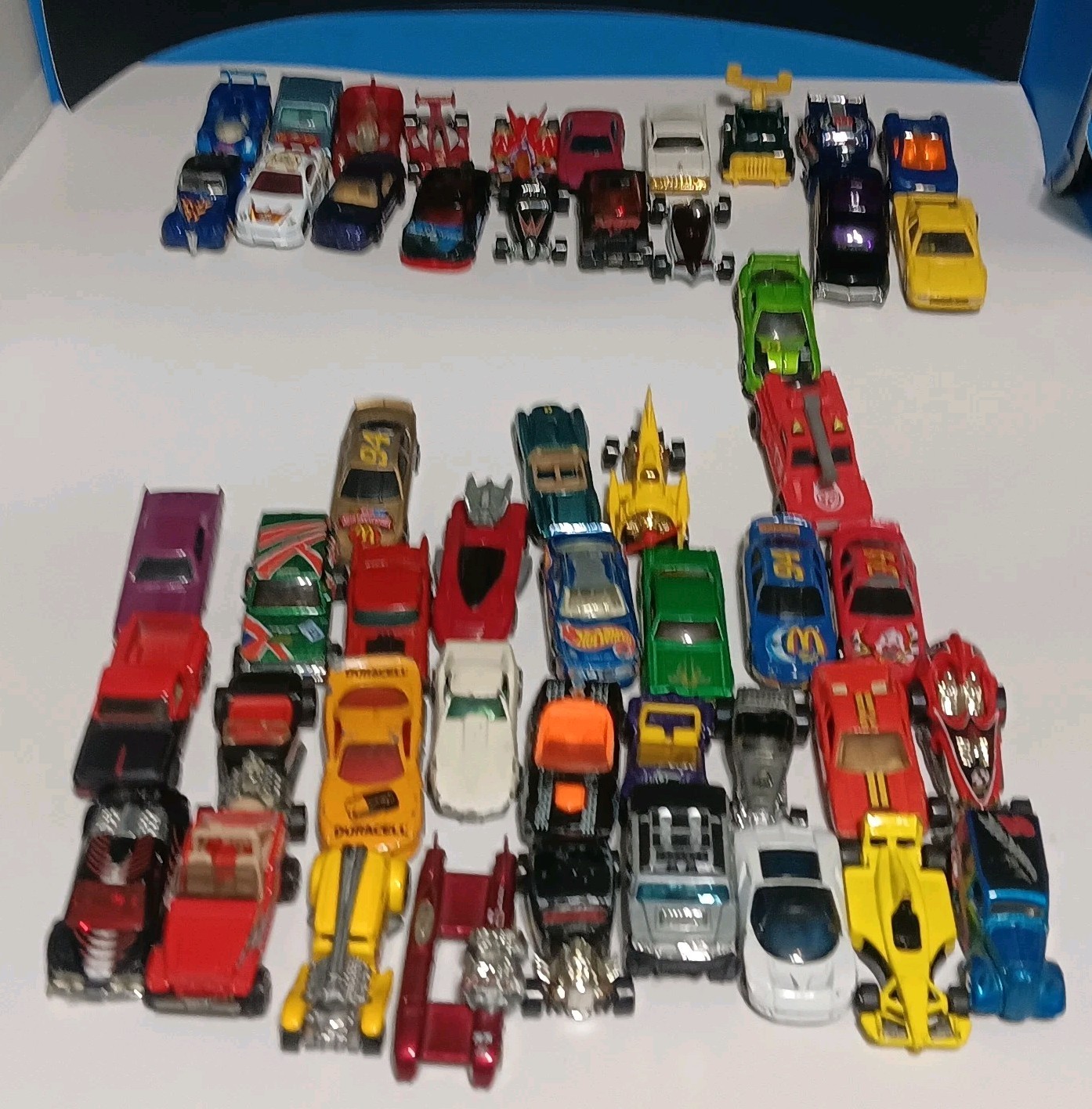 Hot Wheels 48-Car Carry Case Lot w/ 50 Cars (Vtg 90s Y2K)