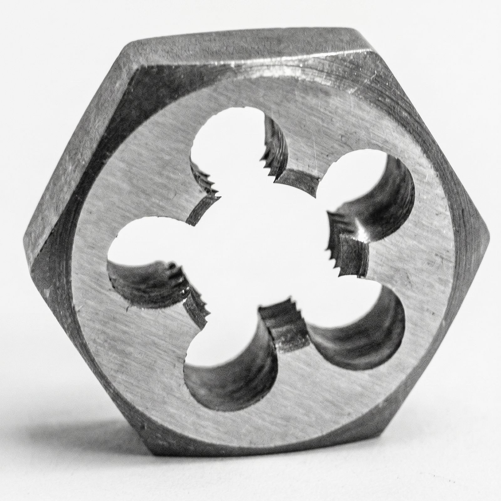 Century Drill Tool 95626 Metric Die 18 x 1.5 New Precision Threading Tool