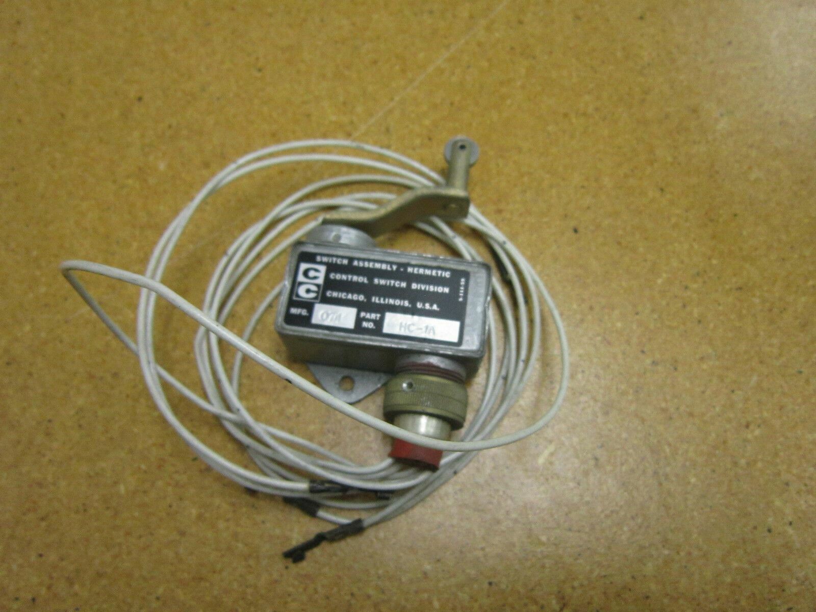 Control Switch Division HC-1A Limit Switch Assembly Hermetic Gently Used