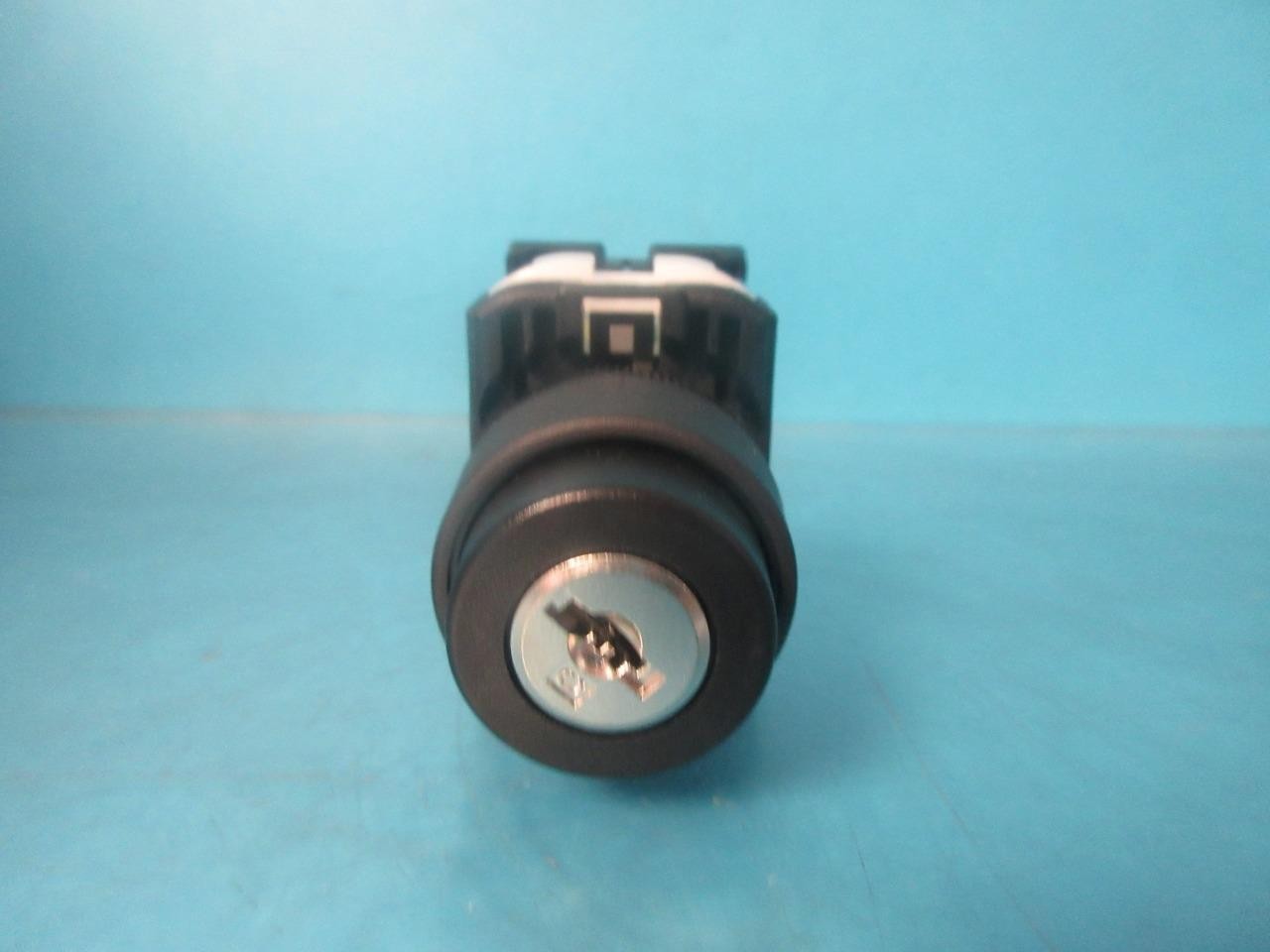 NEW FUJI AR22JR-3C KEY SELECTOR SWITCH 250V 6A A600 R300 253C REPLACEMENT NO KEY