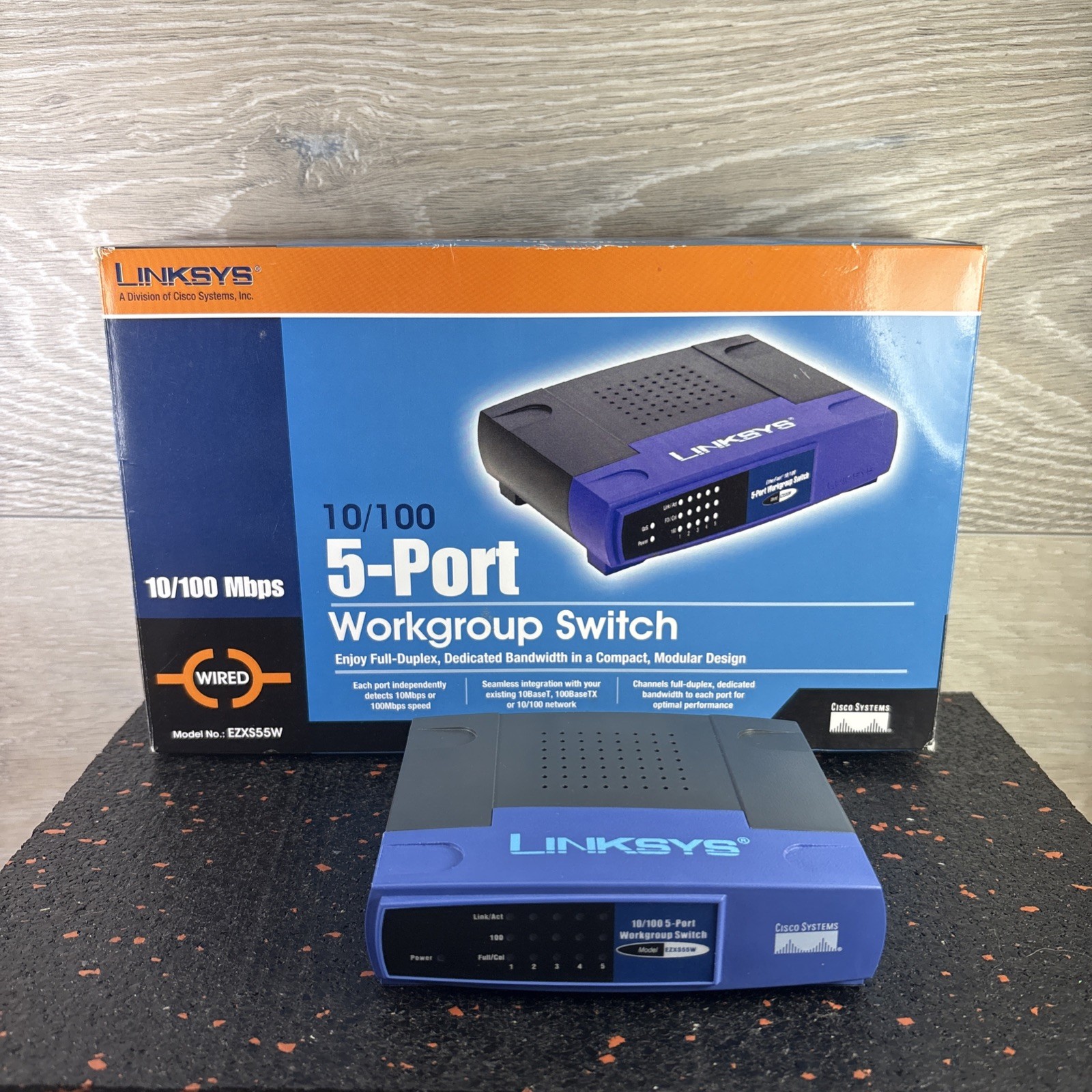 Cisco Systems Linksys EZXS88W 10/100 Mbps 5-Port Workgroup Switch