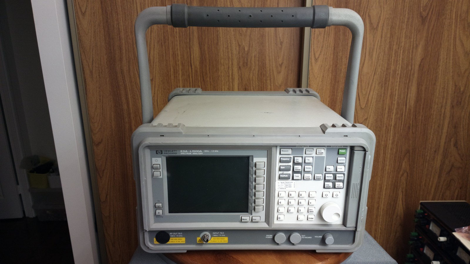 HEWLETT PACKARD ESA-L1500A SPECTRUM ANALYZER, 1MHz - 1.5 GHz WORKING GOOD