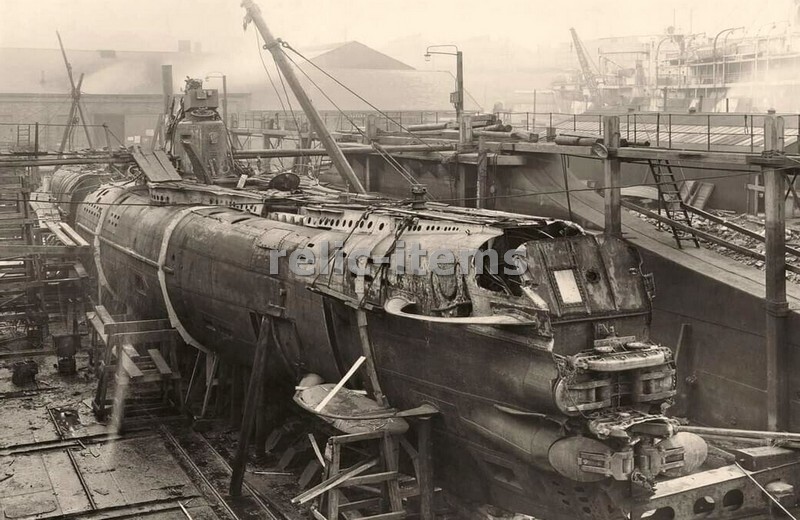 WW2 PICTURE PHOTO GERMAN U BOAT U-BOAT IN DRY DOCK 6684