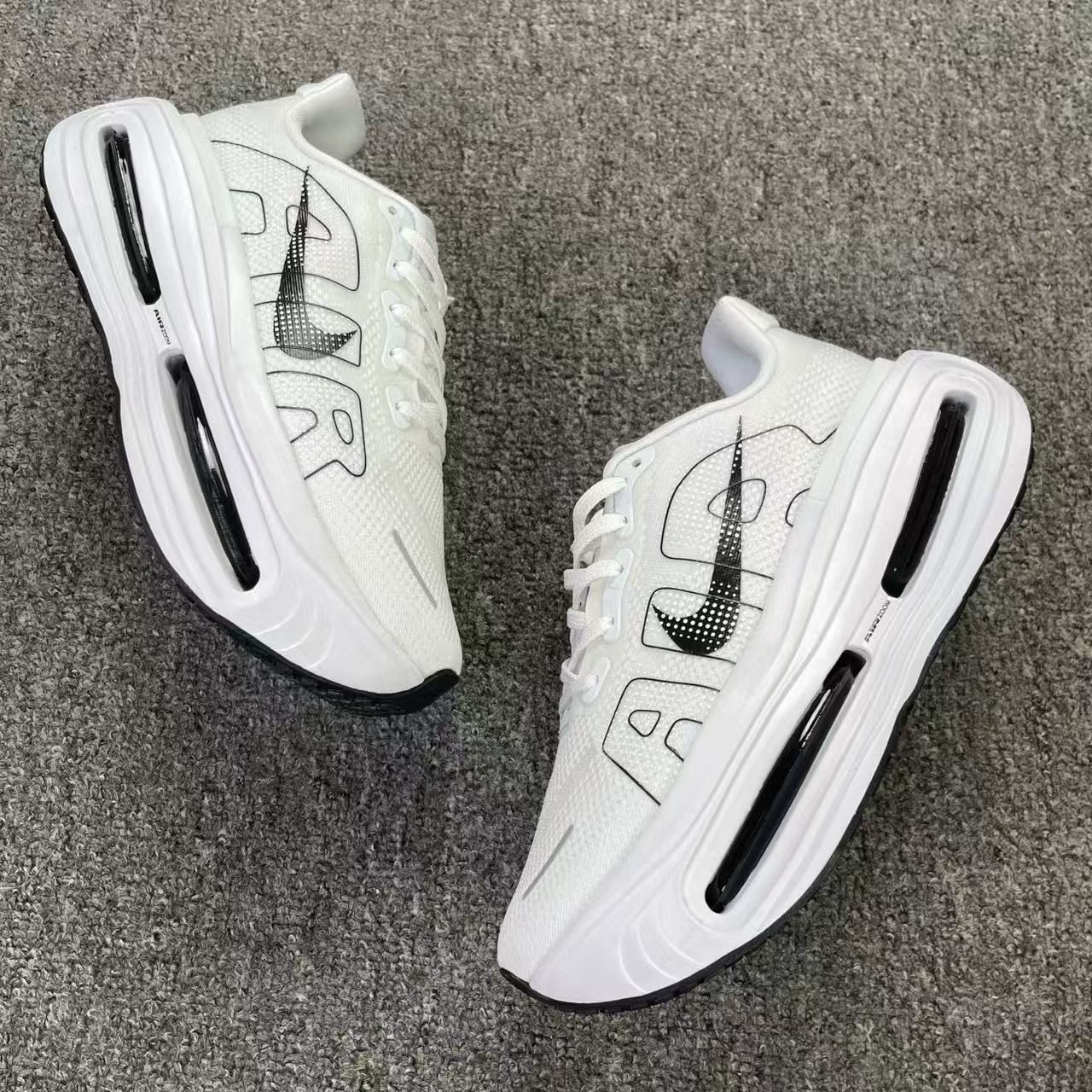 Brand new NIKE Vomero premium black& white 7-11