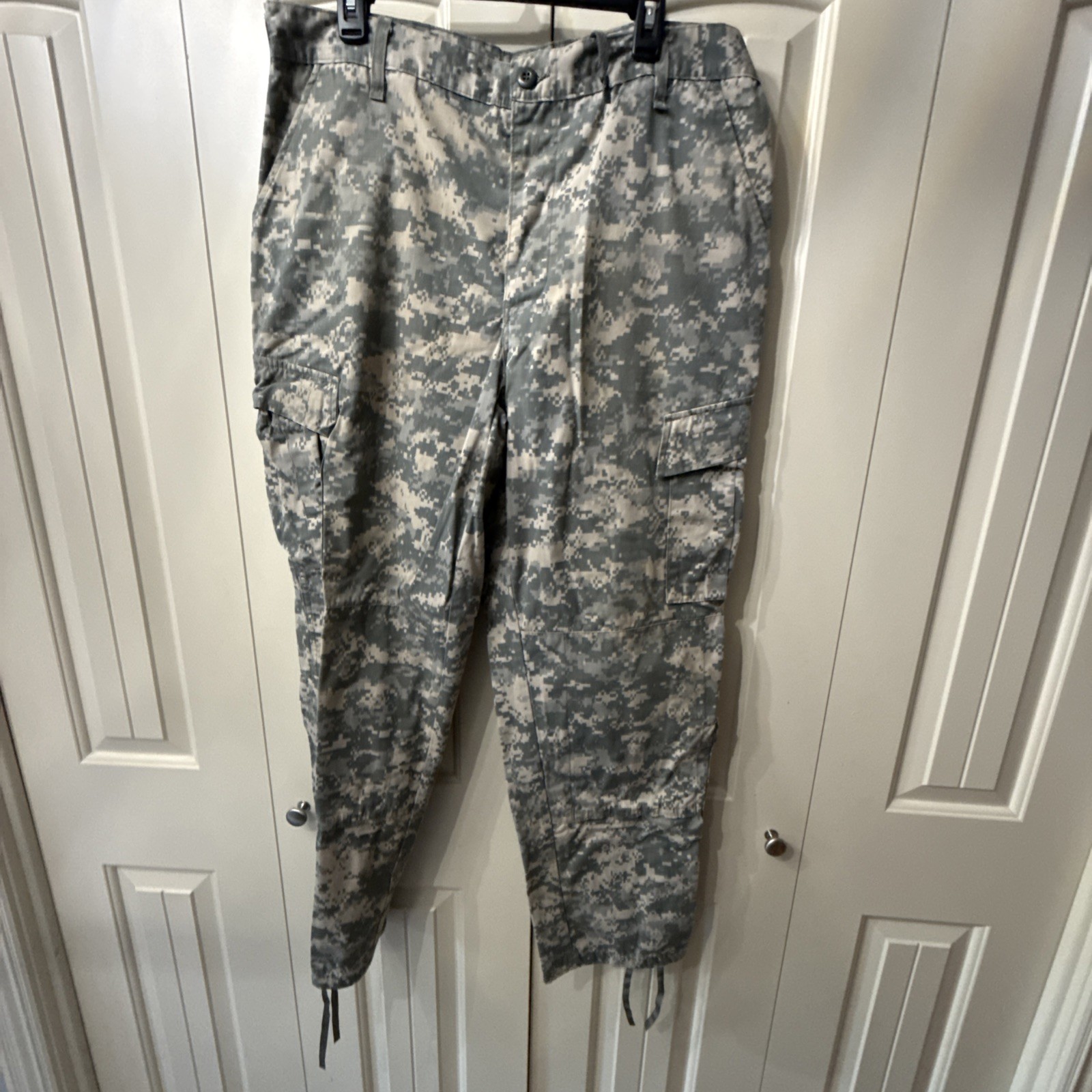 US Army Combat Uniform Pants Digital Camouflage Size Large/Long. Waist 35-39