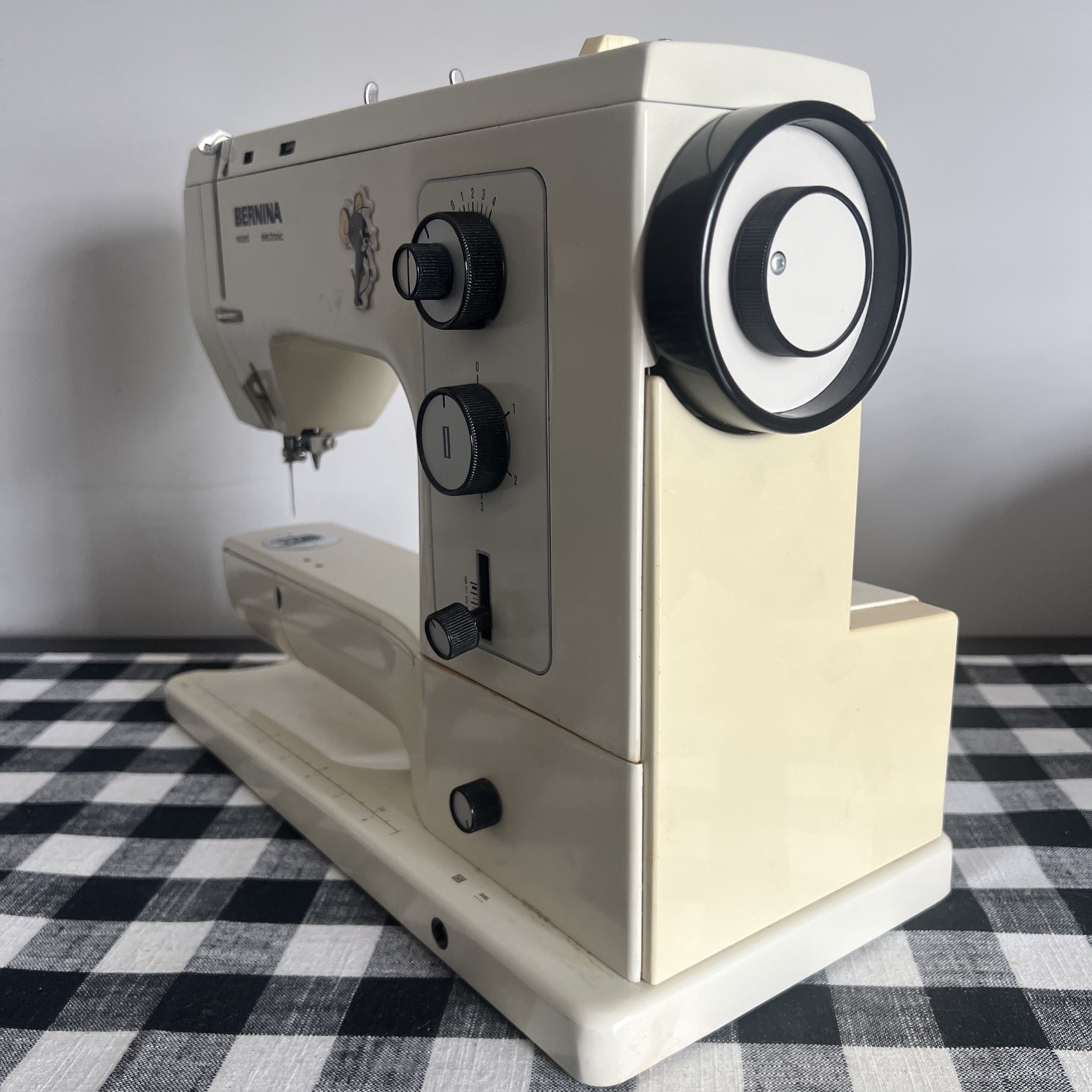 *Bernina *830 Record Sewing Machine *Case *Accessories *Extension Table *Pedal