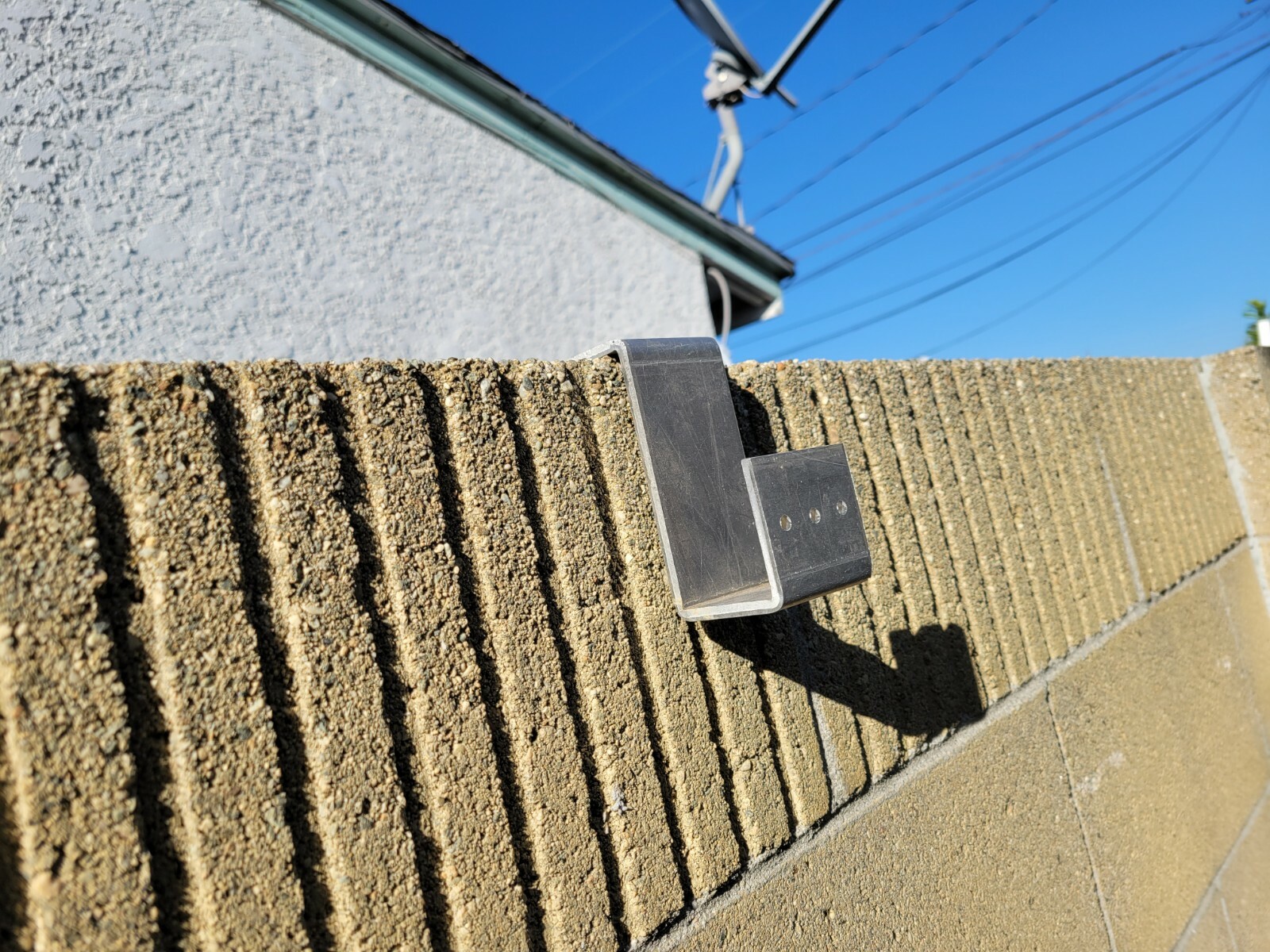 Step Ladder Wall Hanger for 6" Cinder Block/Concrete Block (2 Brackets)