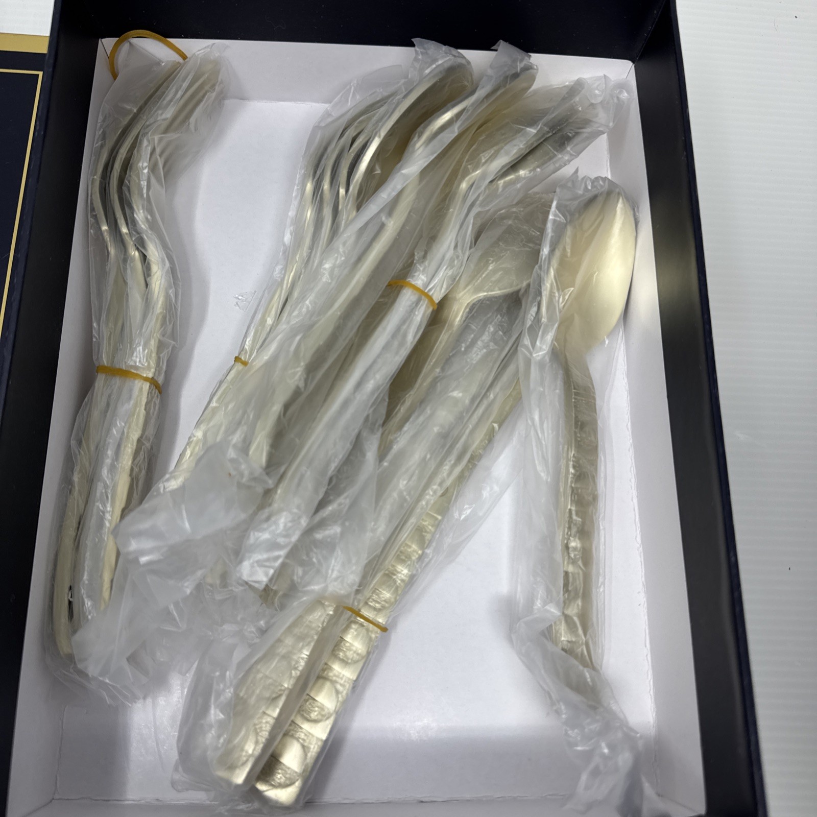 BRAND NEW 20 PIECE 4 Place Setting Jonathan Adler OSAKA Gold Flatware
