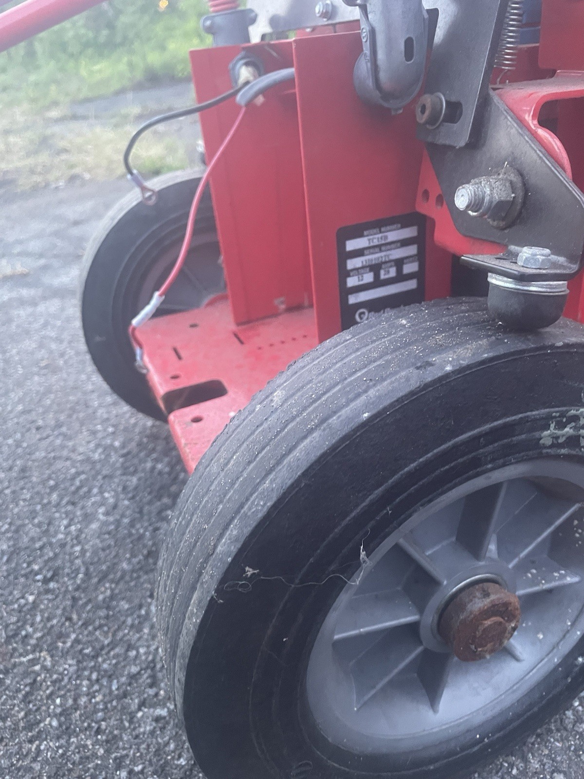 Red Devil Model B Battery Powered Drywall Lift w/ Wheels, Crank
