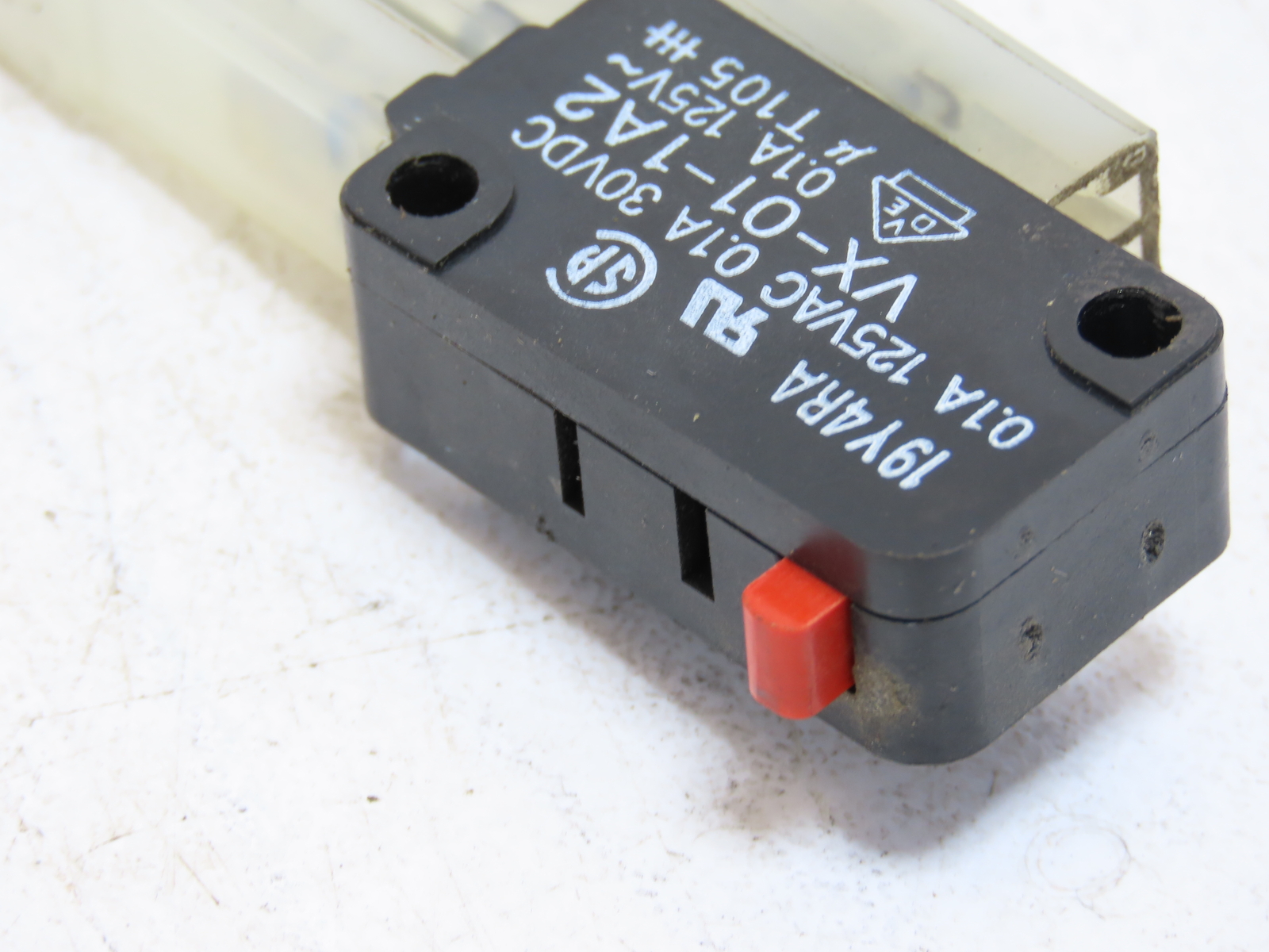 Omron VX-01-1A2 Miniature Basic Micro Switch VX011A2 SPDT-NO/NC Pin Plunger