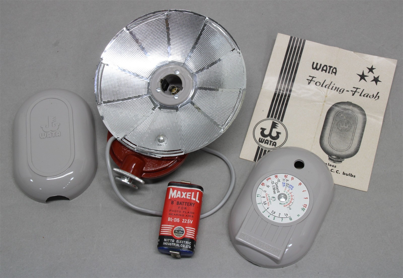 WATA Edmund Wateler Folding Pocket Flash 4.25" Diameter Uses M2/M3 Bulbs Germany