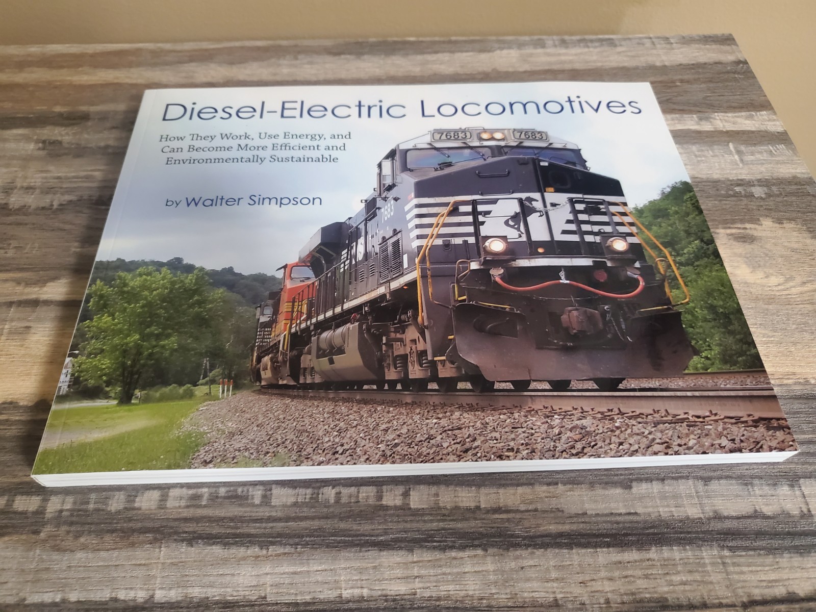Diesel-Electric Locomotives Paperback Book By Walter Simpson 2018
