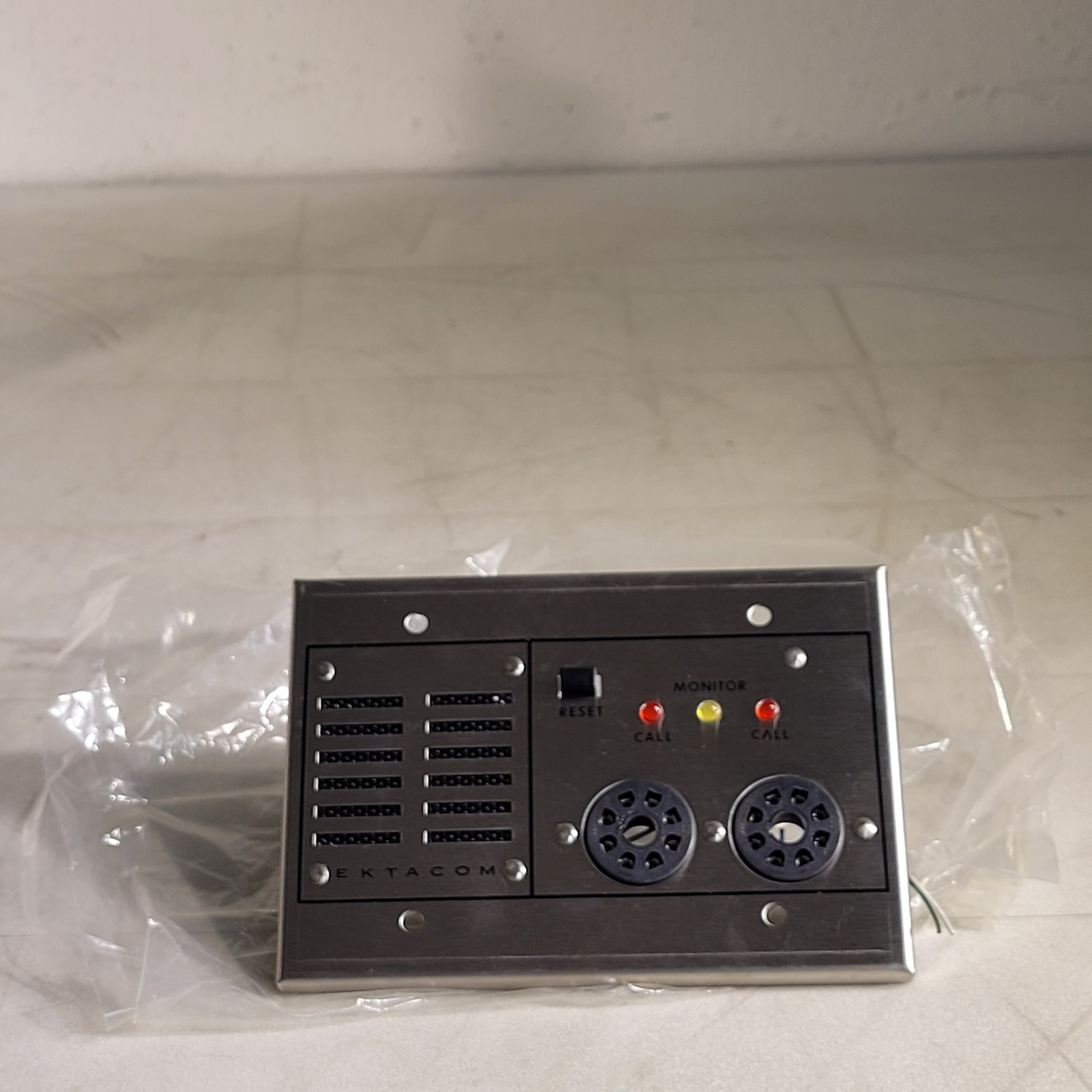 Ektacom HBB-200B Dual Bedside Patient Station B06511-03 Rev I w/ Speaker