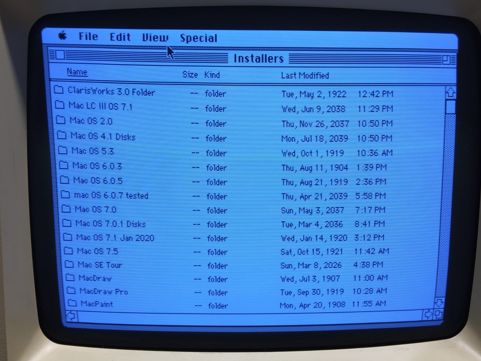 Macintosh Plus. BlueSCSI. 4mb. Clear Screen. Recapped
