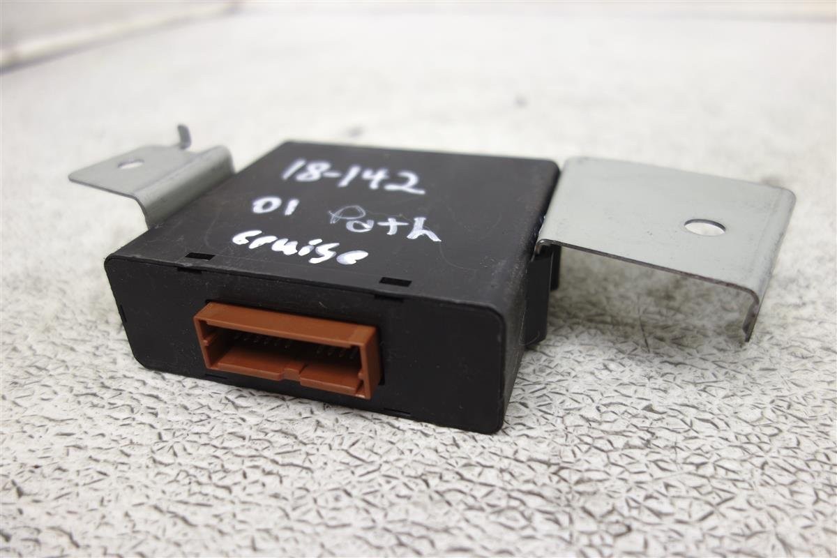2001-2004 Nissan Pathfinder Cruise Control Module Computer Unit 18930-4W9