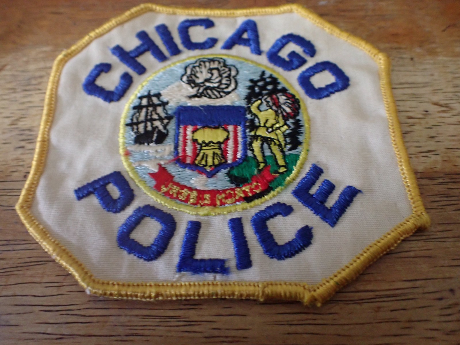 VINTAGE CHICAGO ILLINOIS COLLECTIBLE  OBSOLETE SHOULDER PATCH   BX 13 #19