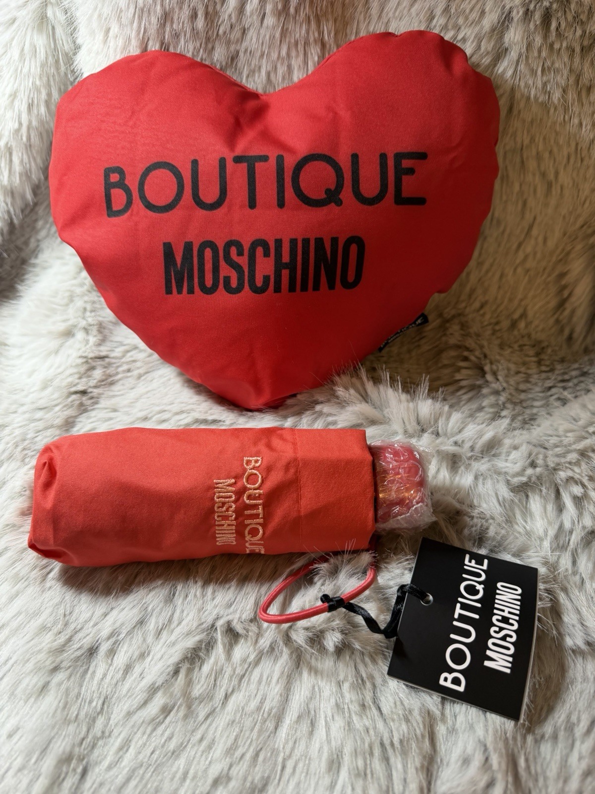 NWT Authentic Moschino Boutique Red Mini Umbrella In Heart Shape Pouch Pillow