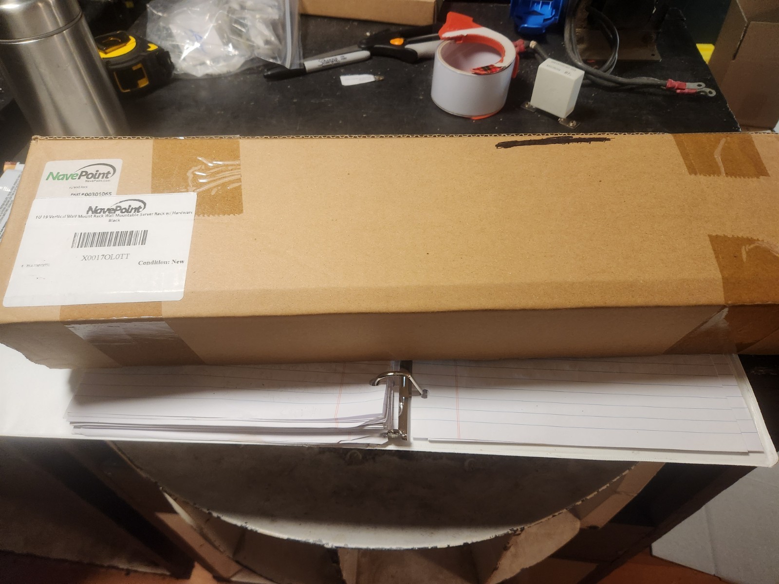 NavePoint X0017OL0TT 1U 19" VERTICAL RACK WALL MOUNT FOR SERVER