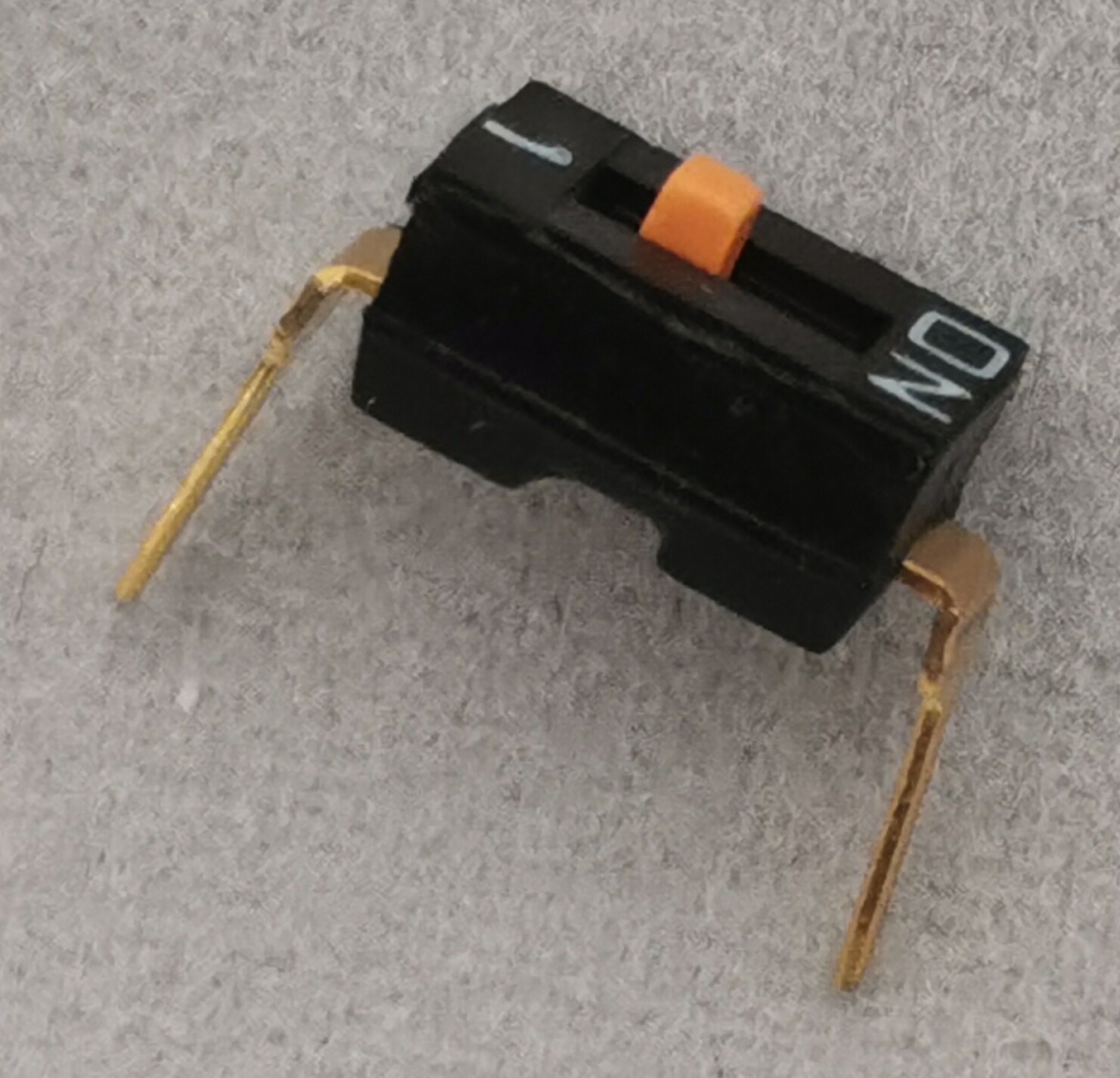 10 X NEW A6T-1104 / A6T1104 Omron, DIP Switches 1 POS Raised Actuator