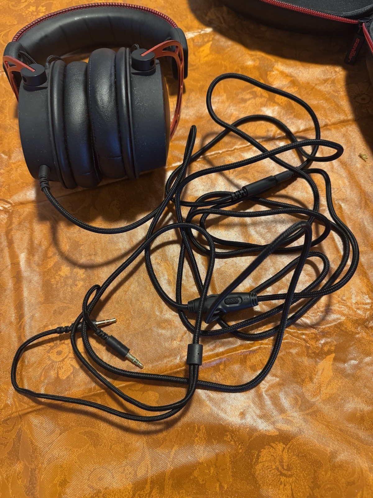 HyperX Cloud Alpha Gaming Headset Black/Red 3.5mm Jack Detachable Mic Case