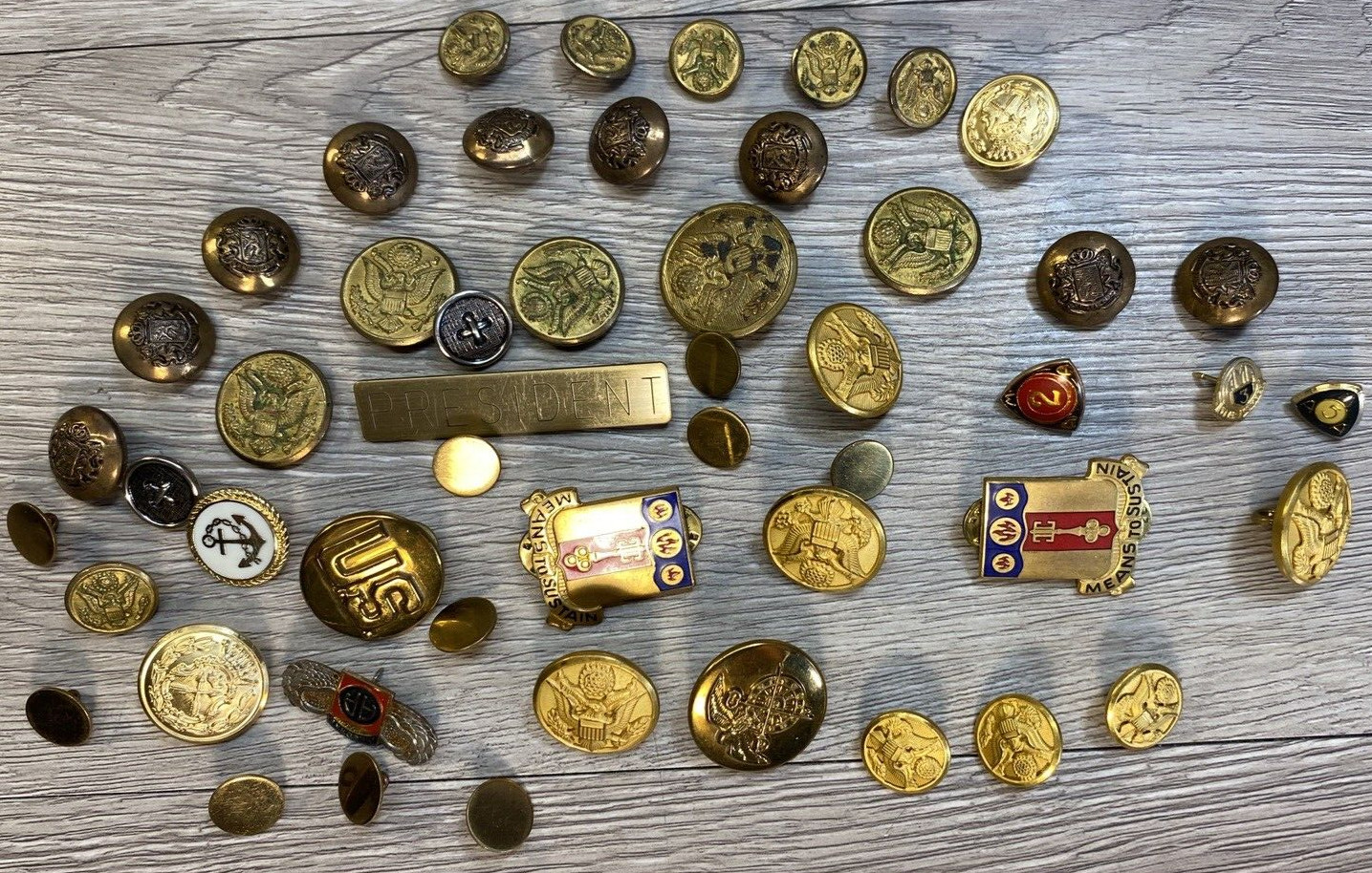 VTG 1940's to 60's ASSORTED LOT MILITARY NAVY/AIRBORNE PINS, BADGES, BUTTONS LOT