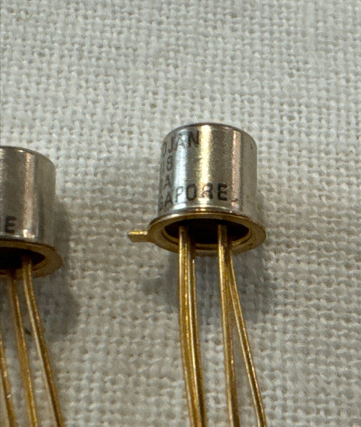 5 X 2N918 Transistor 3-Pin Gold Pins New Old Stock 2N918 2910A