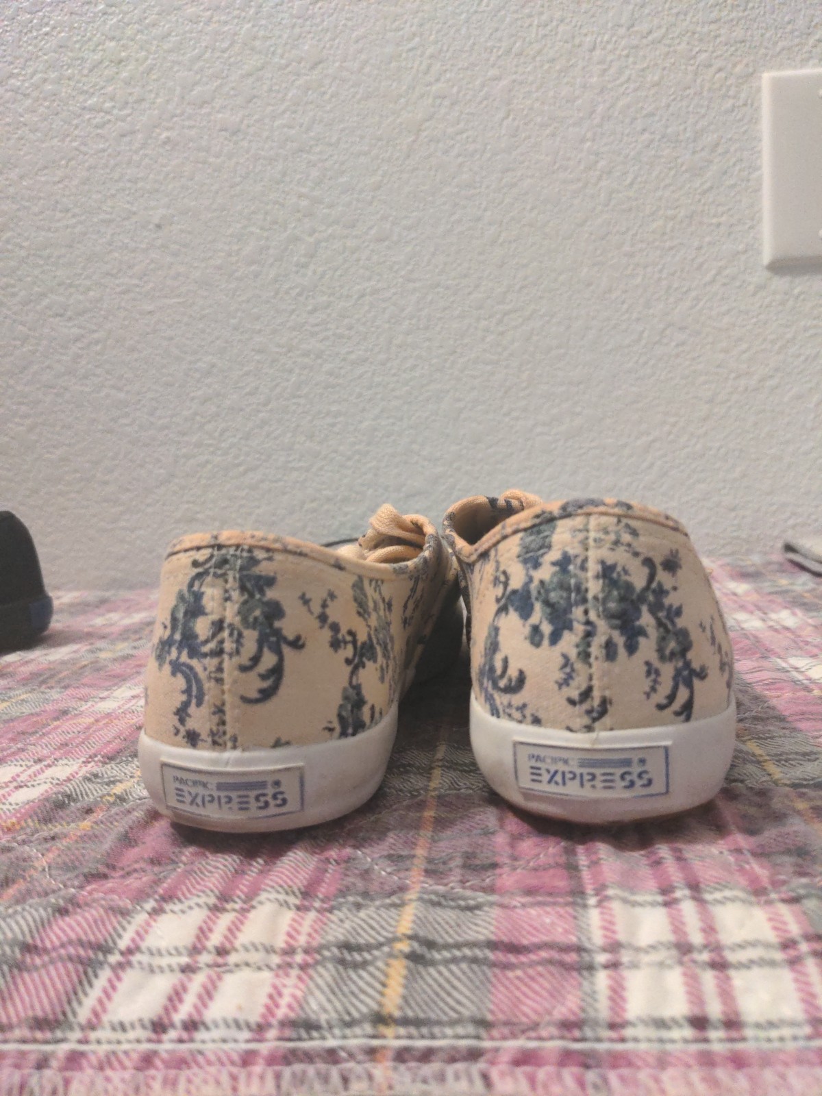 Pacific Express Sneakers