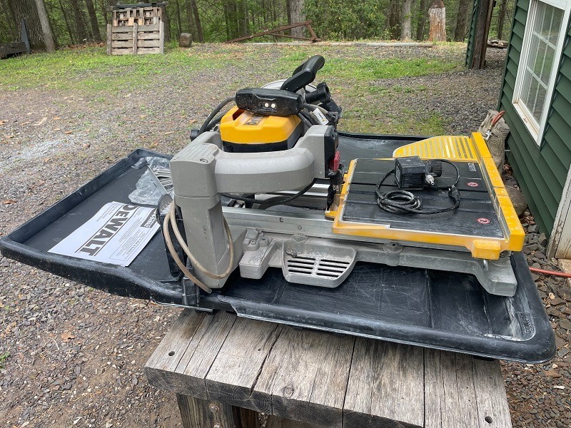 DEWALT D24000 10" Wet Tile Saw