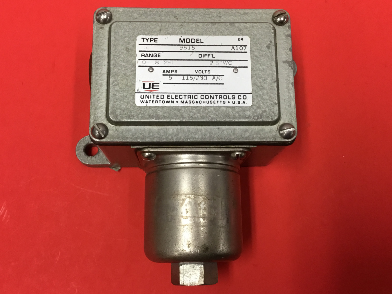 United Electric Controls - Type J6 - 9515 - Pressure Controller - 0 - 18 PSI
