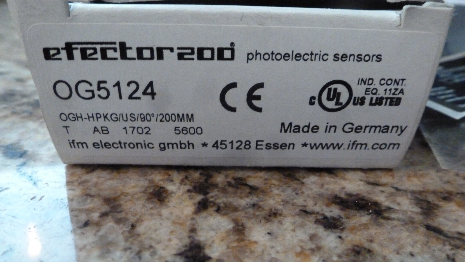 IFM OG5124, Diffuse reflection sensor w/ background suppression *New in Box*