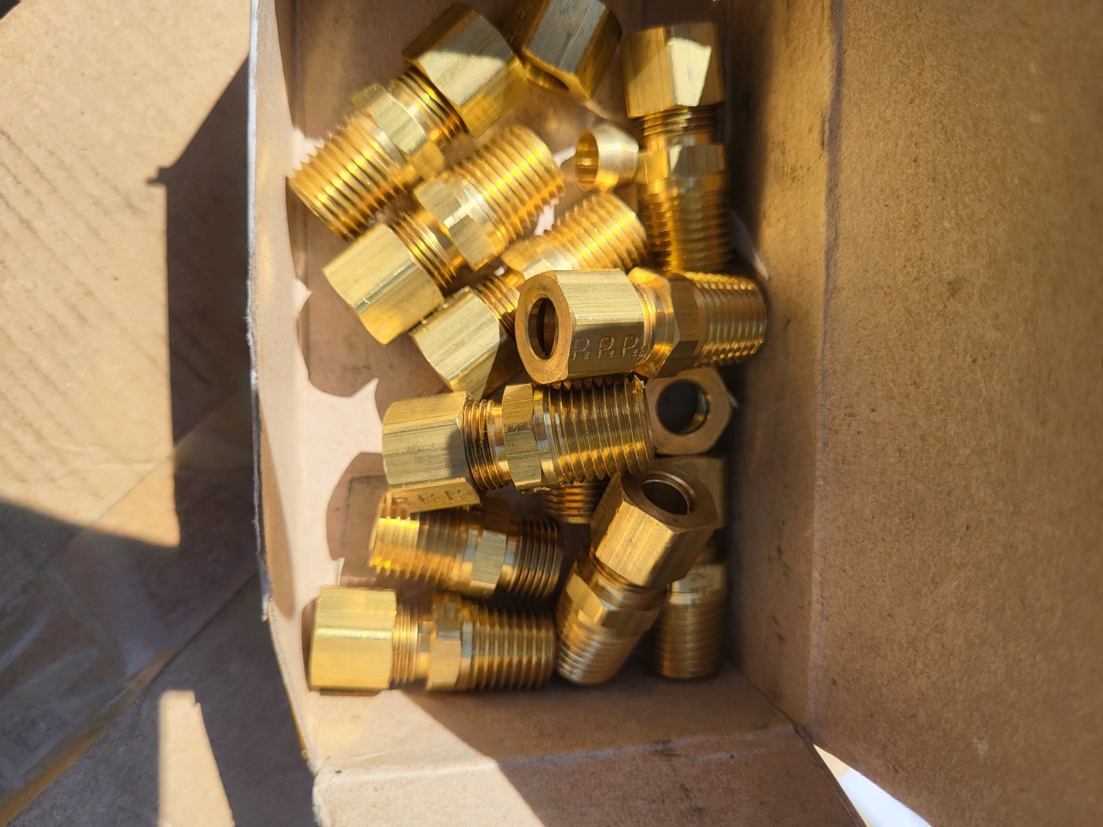 Parker 68C-5-4 5/16" Compression X 1/4" Mnpt Brass Connector 10Pk